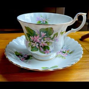Royal Albert Bone China tea cup & saucer Mayflower pattern